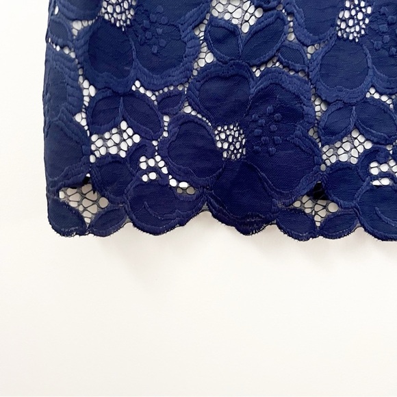 Lilly Pulitzer Navy Floral Lace Iona Shell Sleeveless Top Medium - Picture 4 of 8